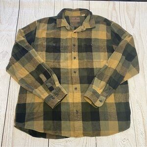 Woolrich Men's Casual Plaid Button down shirt XL